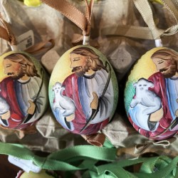 Eggshell Ornament Jesus with Lamb